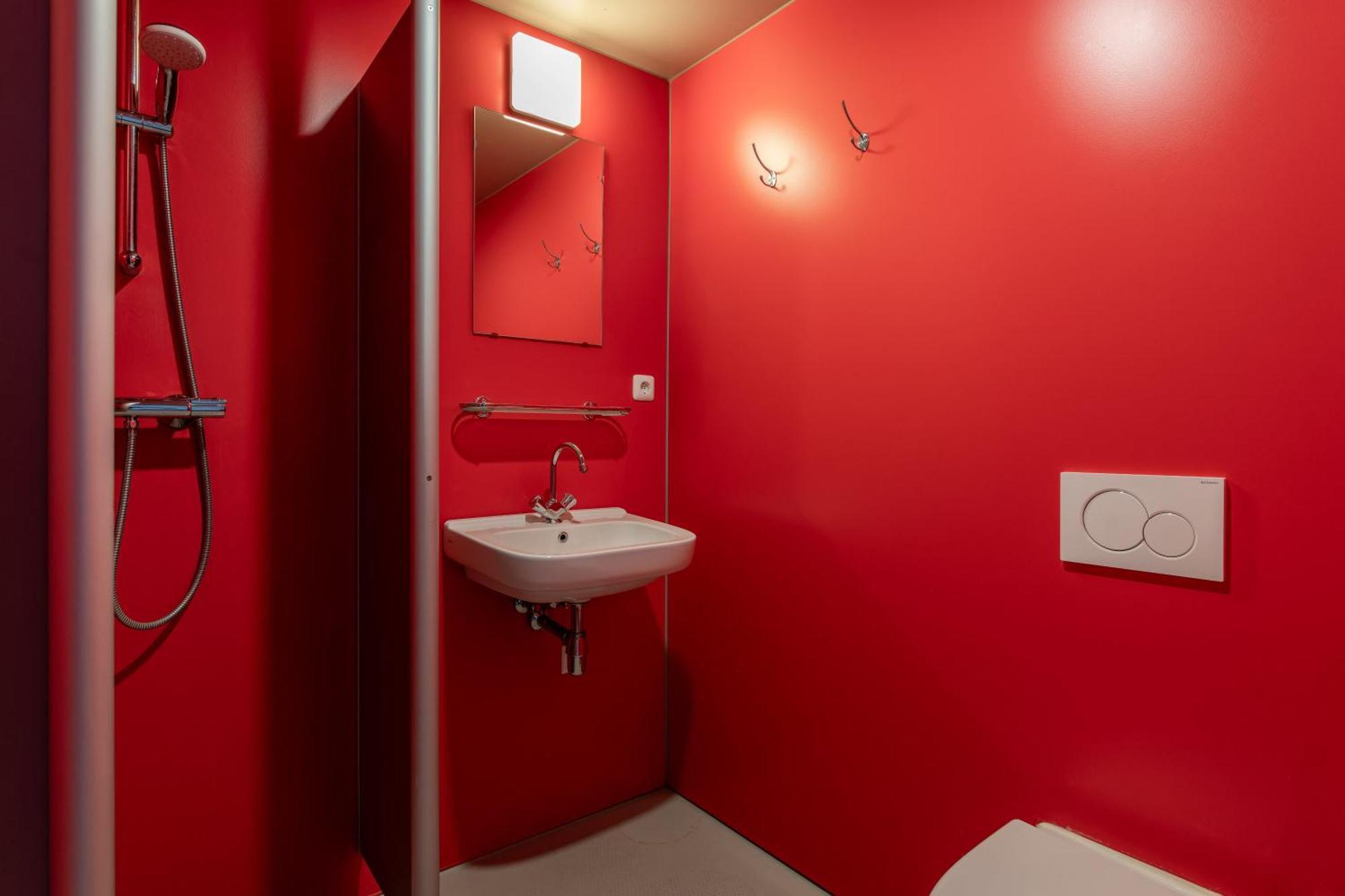 Blue Collar Hotel 3*