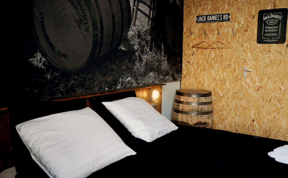 Hotel Blue Collar